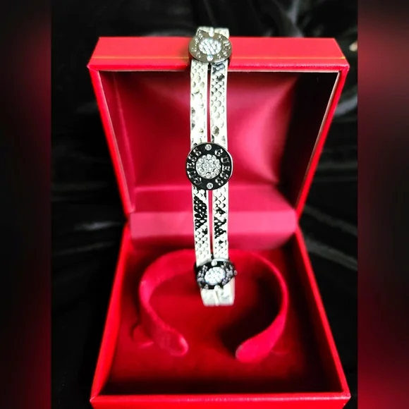 Guess Bracelet with Magnetic Clasp-NWOT - Picture 1 of 7